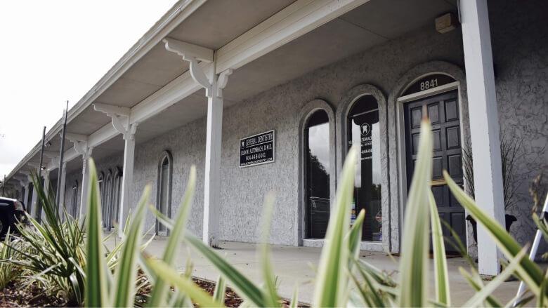 Exterior of Altenbach Dentistry in Jacksonville Florida